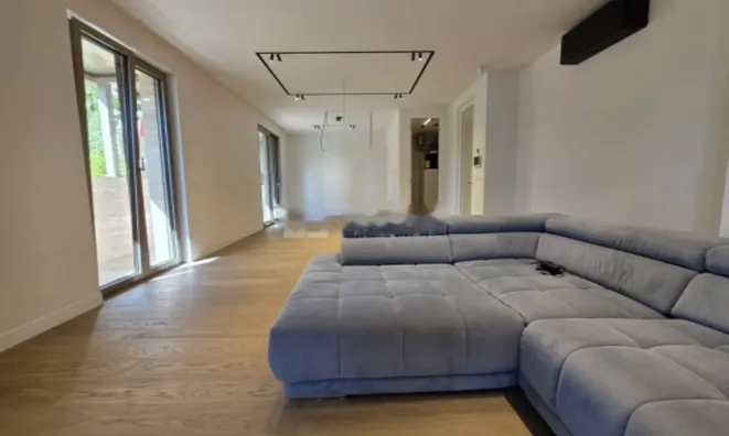 Недвижимость Трёхкомнатная квартира, Центр: 1