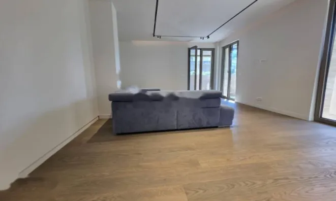 Недвижимость Трёхкомнатная квартира, Центр: 5