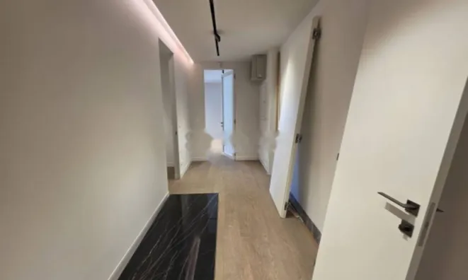 Недвижимость Трёхкомнатная квартира, Центр: 8