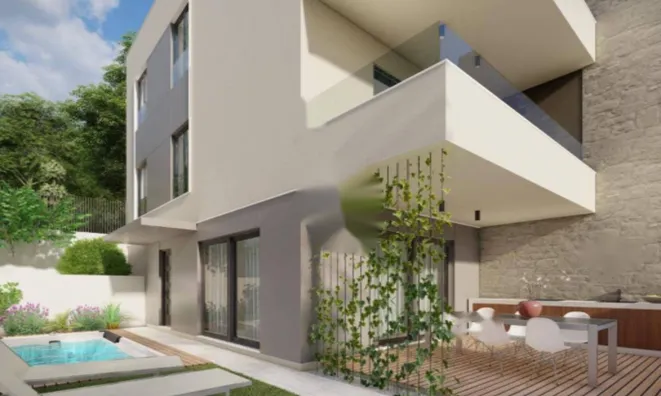 Недвижимость Четырехкомнатная Квартира Ика: 1