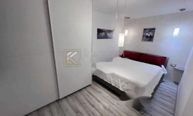 Недвижимость Двухкомнатная квартира Центр: 6