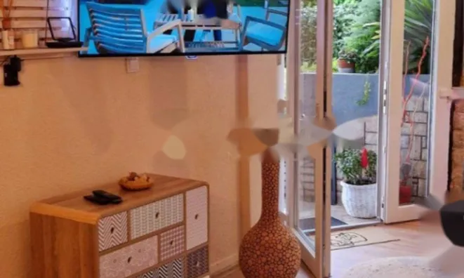 Недвижимость Двухкомнатная квартира в центре: 10