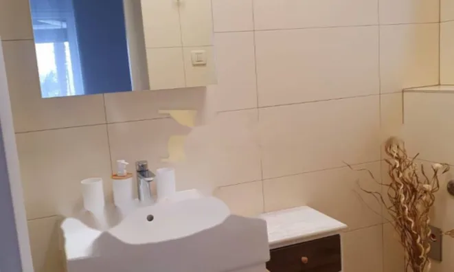 Недвижимость Двухкомнатная квартира в центре: 16