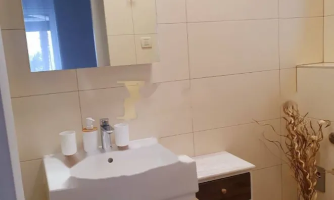 Недвижимость Двухкомнатная квартира в центре: 19