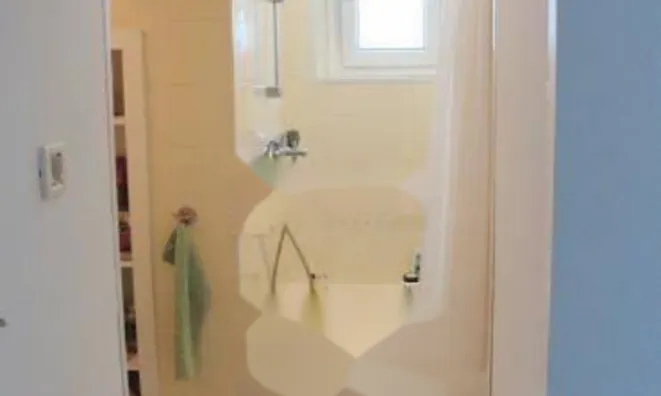 Недвижимость Двухкомнатная квартира в центре: 20