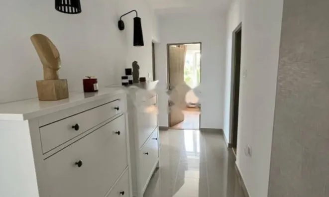 Недвижимость Трехкомнатная квартира Побри: 4