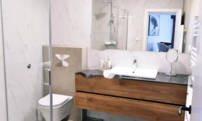 Недвижимость Двухкомнатная квартира в центре: 3