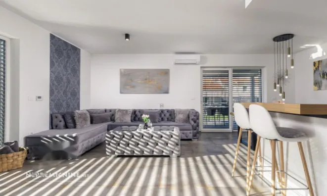 Недвижимость Дом, Прадэ, У Школы: 8