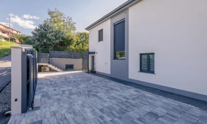 Недвижимость Дом, Прадэ, У Школы: 23