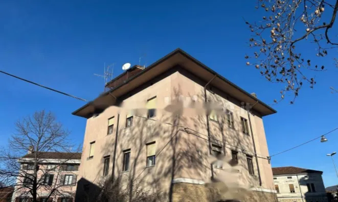 Недвижимость Трехкомнатная квартира в центре: 2