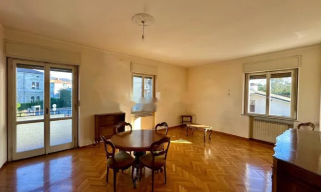 Недвижимость Трехкомнатная квартира в центре: 3