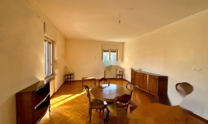 Недвижимость Трехкомнатная квартира в центре: 5