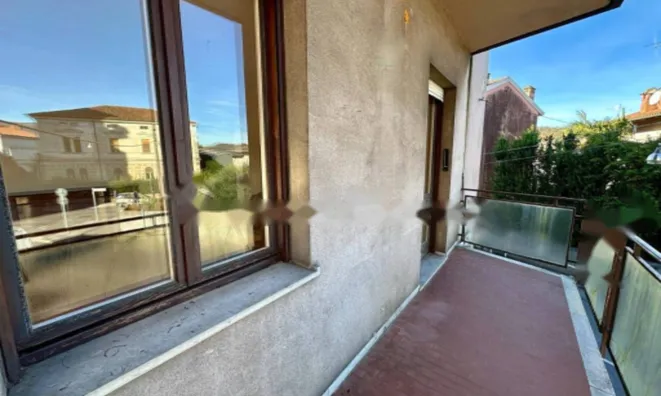 Недвижимость Трехкомнатная квартира в центре: 10