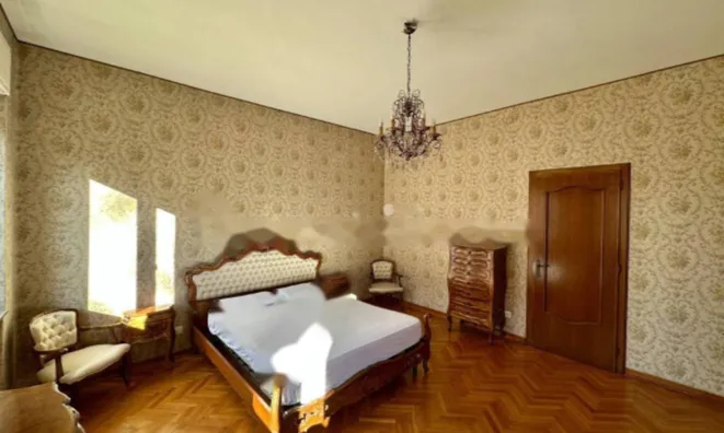 Недвижимость Трехкомнатная квартира в центре: 12