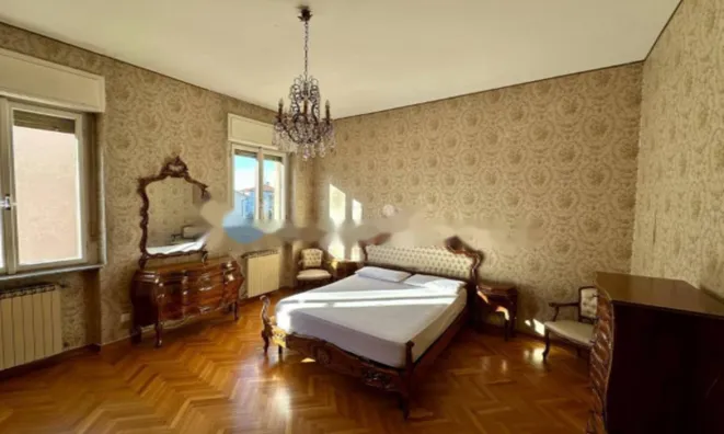 Недвижимость Трехкомнатная квартира в центре: 13