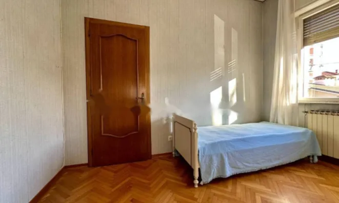 Недвижимость Трехкомнатная квартира в центре: 15