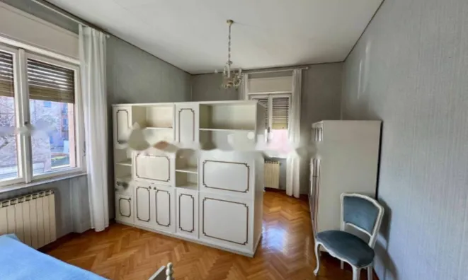 Недвижимость Трехкомнатная квартира в центре: 16