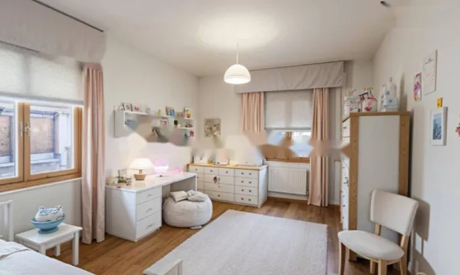 Недвижимость Трехкомнатная квартира в центре: 17