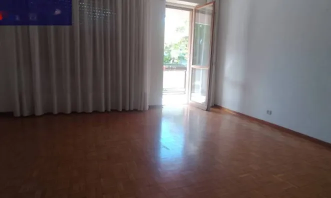 Недвижимость Четырехкомнатная квартира: 3