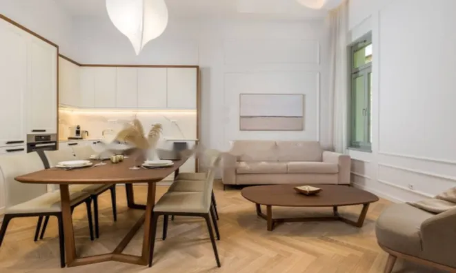 Недвижимость Трехкомнатная квартира, Центр: 1