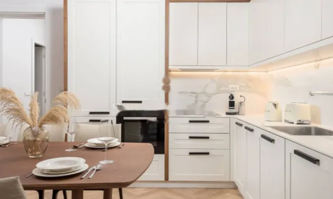 Недвижимость Трехкомнатная квартира, Центр: 9