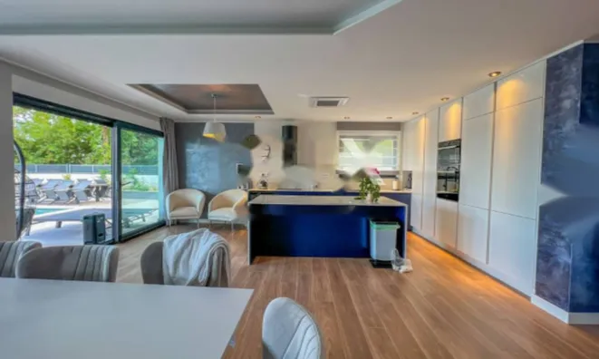 Недвижимость Семейный дом 400 м², Опатия: 8