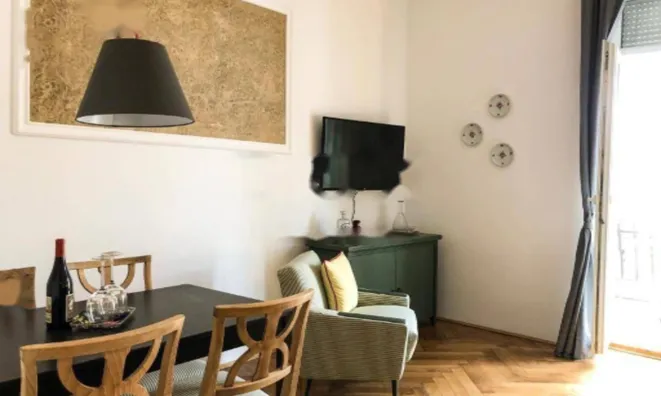 Недвижимость Четырехкомнатная квартира, Центр: 2