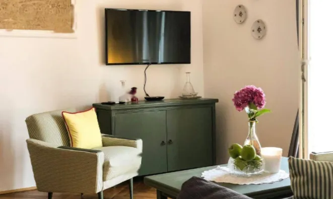 Недвижимость Четырехкомнатная квартира, Центр: 3