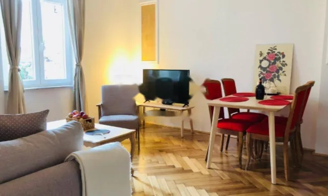 Недвижимость Четырехкомнатная квартира, Центр: 17