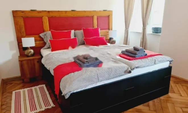 Недвижимость Четырехкомнатная квартира, Центр: 21