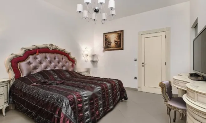 Недвижимость Трёхкомнатная квартира Центр: 17