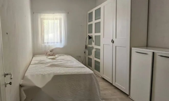 Недвижимость Четырехкомнатная квартира: 10