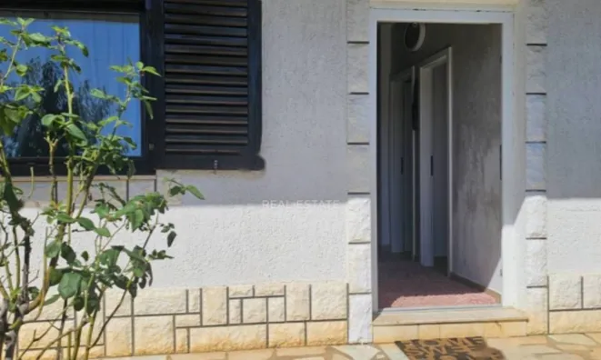 Недвижимость Четырехкомнатная квартира: 15