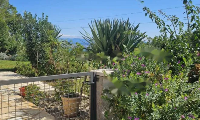 Недвижимость Четырехкомнатная квартира: 18