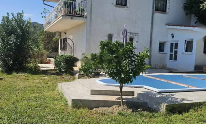 Недвижимость Четырехкомнатная квартира: 24