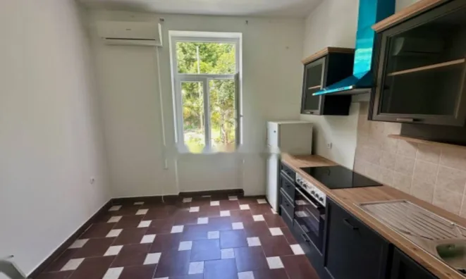 Недвижимость Двухкомнатная квартира, центр: 4