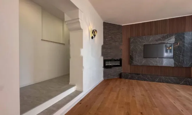 Недвижимость Четырехкомнатная квартира Центр: 1