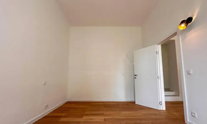 Недвижимость Четырехкомнатная квартира Центр: 19