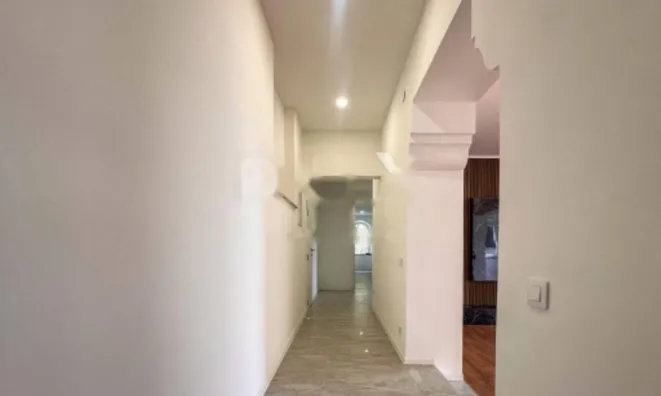 Недвижимость Четырехкомнатная квартира Центр: 20