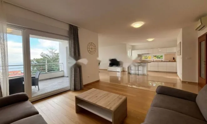 Недвижимость Трехкомнатная квартира, Опатия: 1