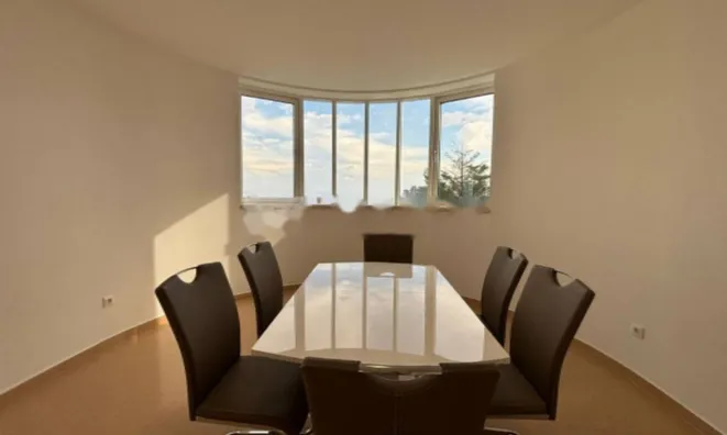 Недвижимость Трехкомнатная квартира, Опатия: 8