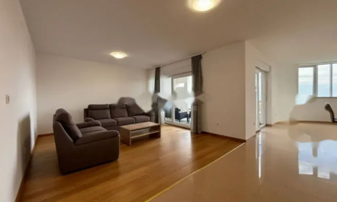 Недвижимость Трехкомнатная квартира, Опатия: 13