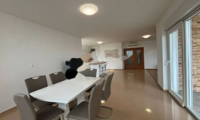 Недвижимость Трехкомнатная квартира, Опатия: 22