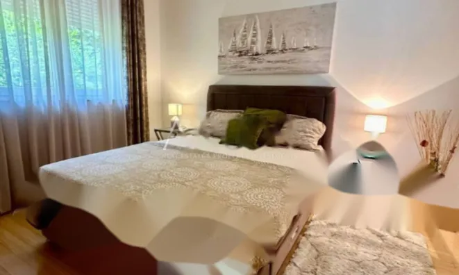 Недвижимость Трёхкомнатная квартира Центр: 5