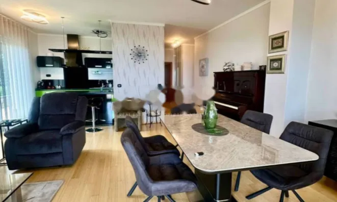 Недвижимость Трёхкомнатная квартира Центр: 10