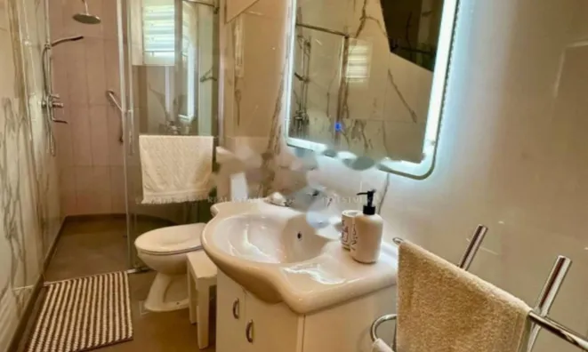 Недвижимость Трёхкомнатная квартира Центр: 17