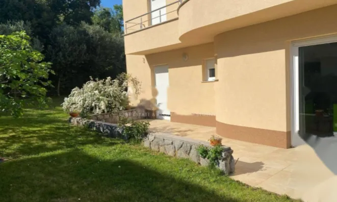 Недвижимость Трёхкомнатная квартира Центр: 23