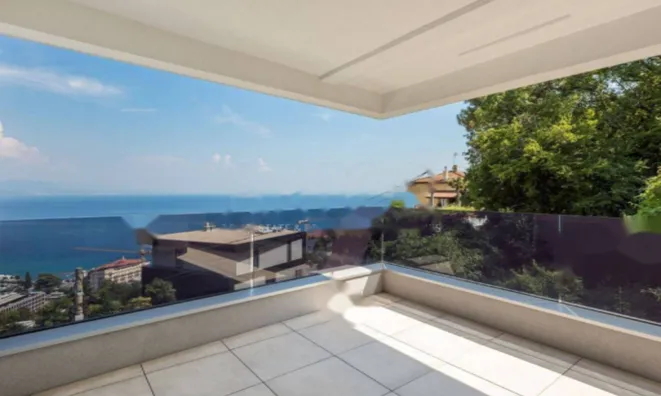 Недвижимость Трёхкомнатная квартира в центре: 1