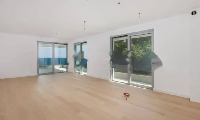 Недвижимость Трёхкомнатная квартира в центре: 2