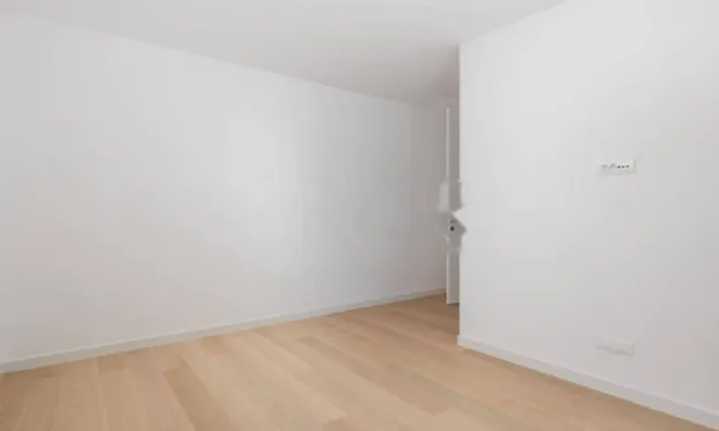 Недвижимость Трехкомнатная квартира в центре: 6